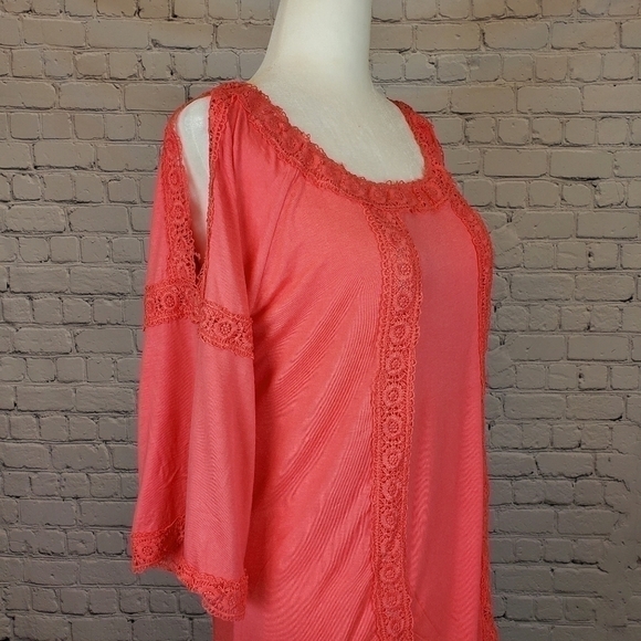 FORGOTTEN Grace Lace Trim Cold Sholder Top sz. Sm - Picture 2 of 8